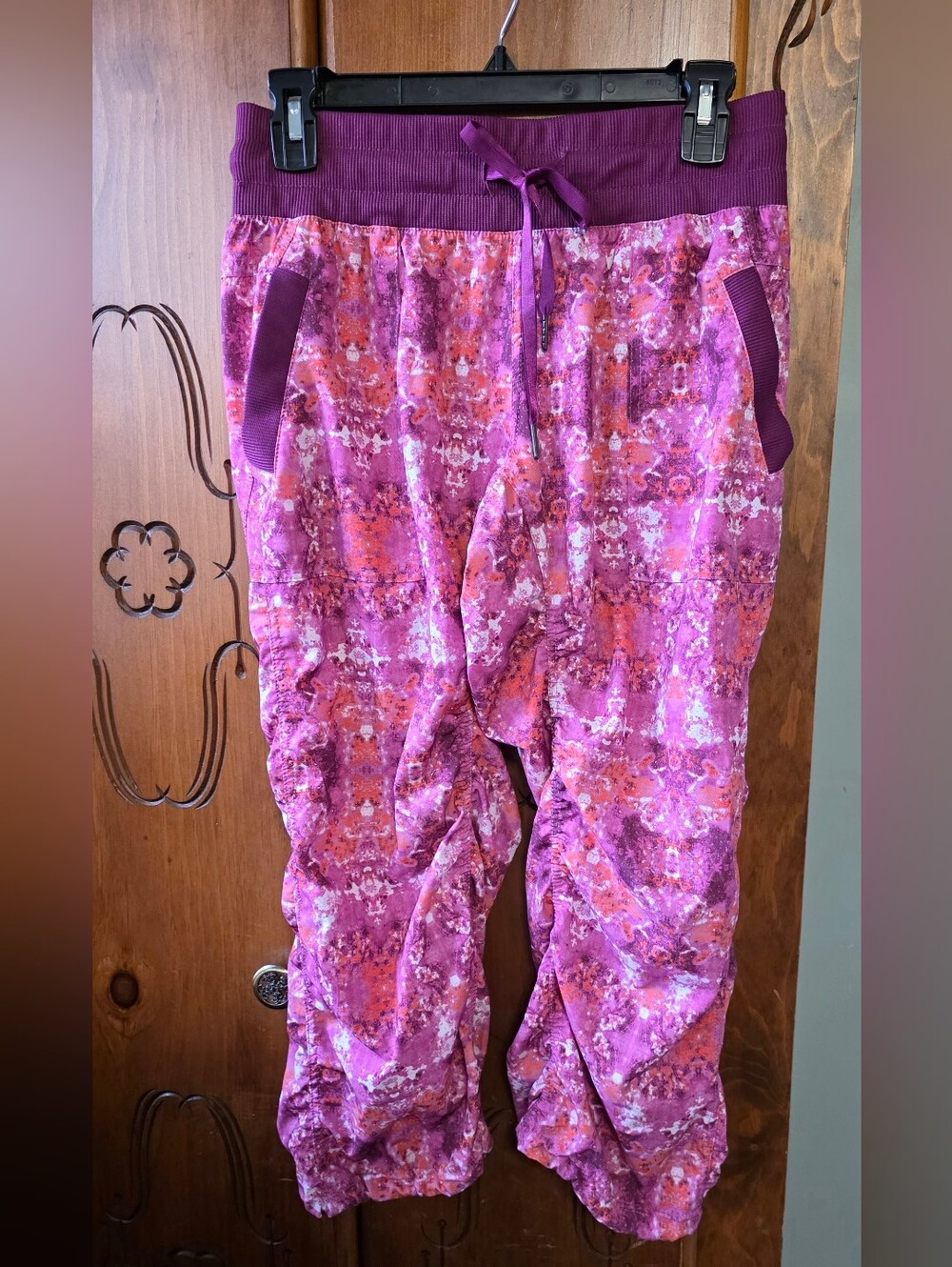 Pink & Purple Abstract-Print Activewear Ruched Legs Slip-On Capri Pants Size S
